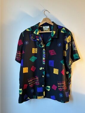 Vintage XL Black Collared Short-Sleeve Blouse with Bright Geometric Print